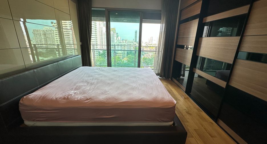 For rent 2 bedrooms condo in Khlong Toei, Bangkok