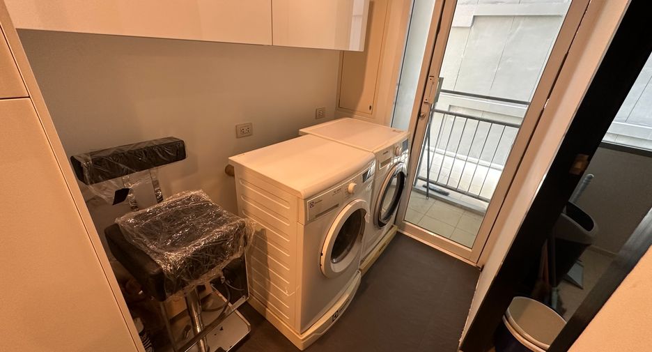 For rent 2 bedrooms condo in Khlong Toei, Bangkok