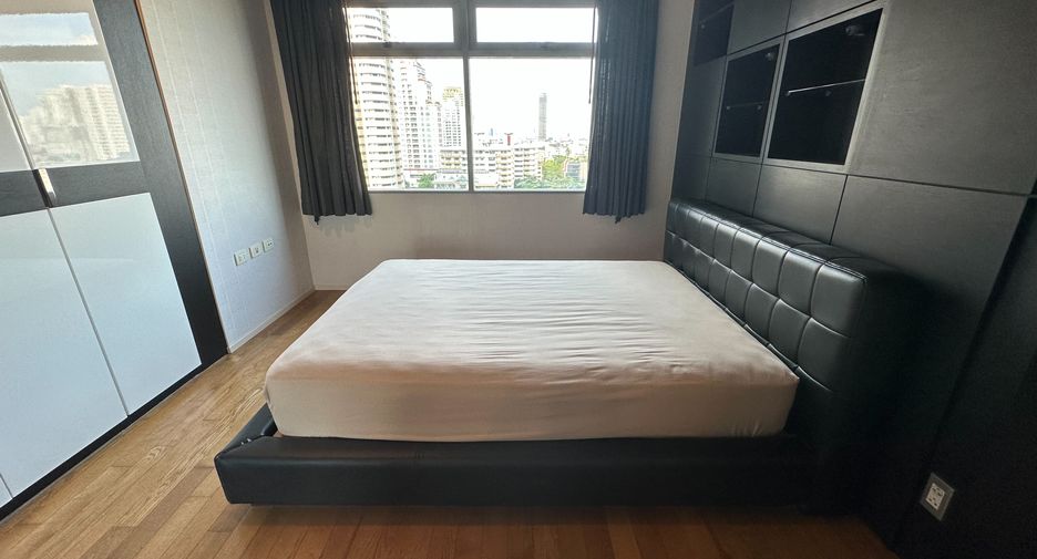 For rent 2 bedrooms condo in Khlong Toei, Bangkok