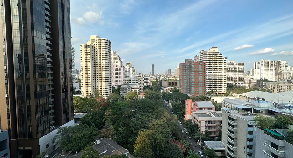 For rent 2 bedrooms condo in Khlong Toei, Bangkok
