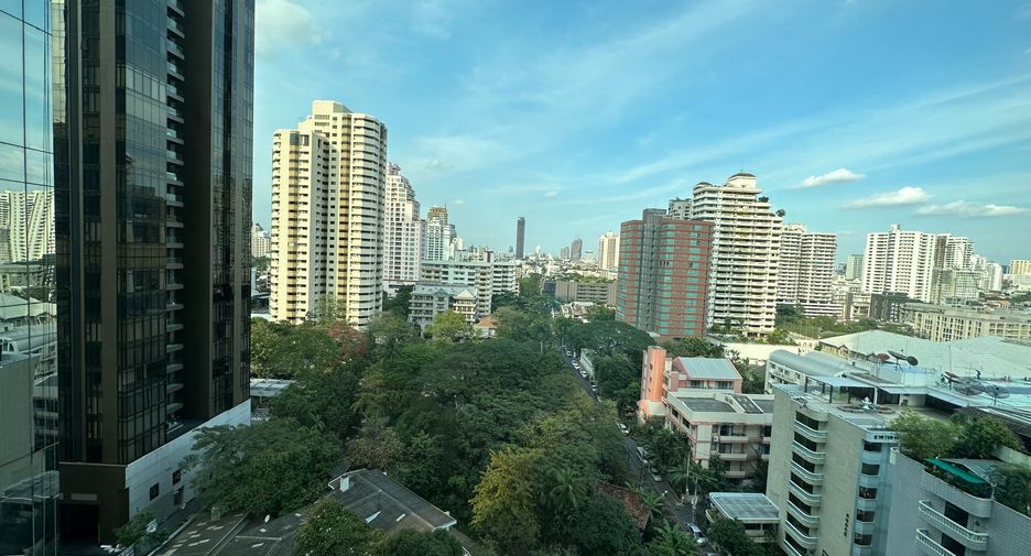 For rent 2 bedrooms condo in Khlong Toei, Bangkok