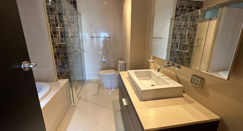 For rent 2 bedrooms condo in Khlong Toei, Bangkok