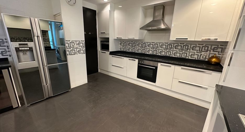 For rent 2 bedrooms condo in Khlong Toei, Bangkok