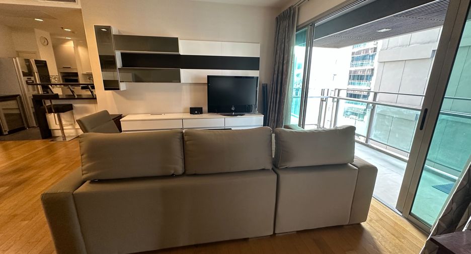 For rent 2 bedrooms condo in Khlong Toei, Bangkok