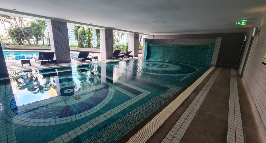 For rent 3 bedrooms condo in Pathum Wan, Bangkok