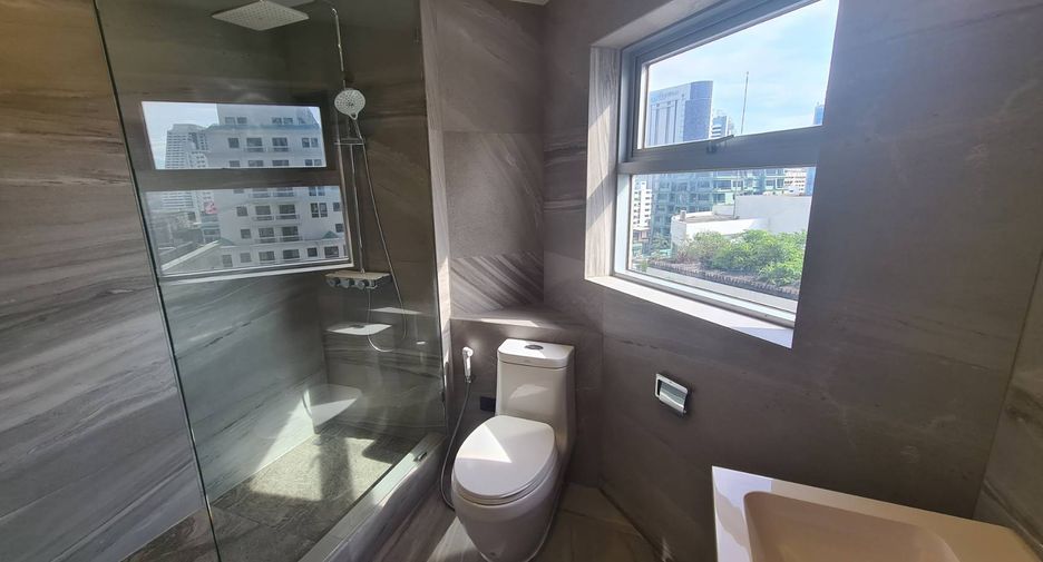 For rent 3 bedrooms condo in Pathum Wan, Bangkok