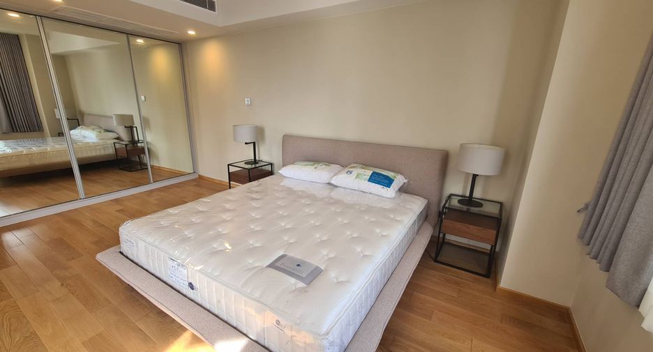 For rent 3 bedrooms condo in Pathum Wan, Bangkok