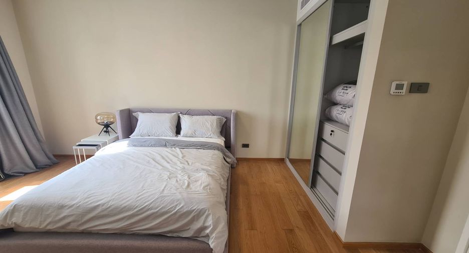 For rent 3 bedrooms condo in Pathum Wan, Bangkok