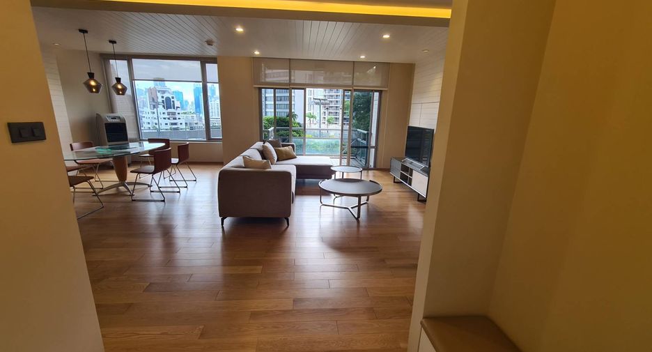 For rent 3 bedrooms condo in Pathum Wan, Bangkok