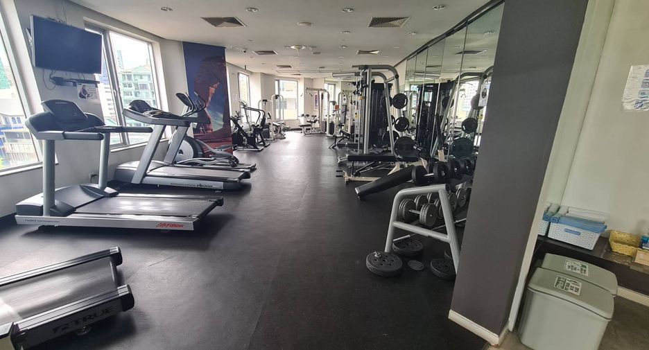 For rent 3 bedrooms condo in Pathum Wan, Bangkok