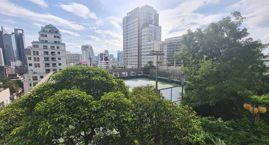 For rent 3 bedrooms condo in Pathum Wan, Bangkok