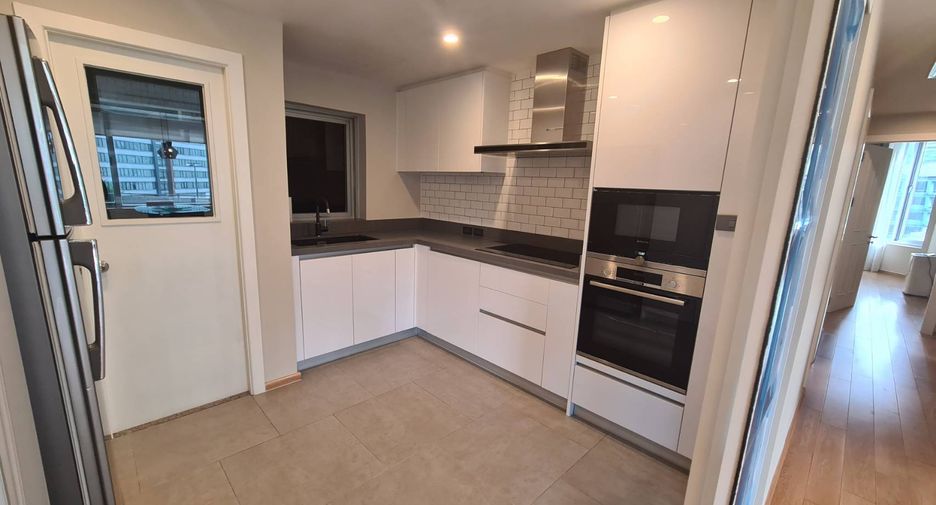 For rent 3 bedrooms condo in Pathum Wan, Bangkok