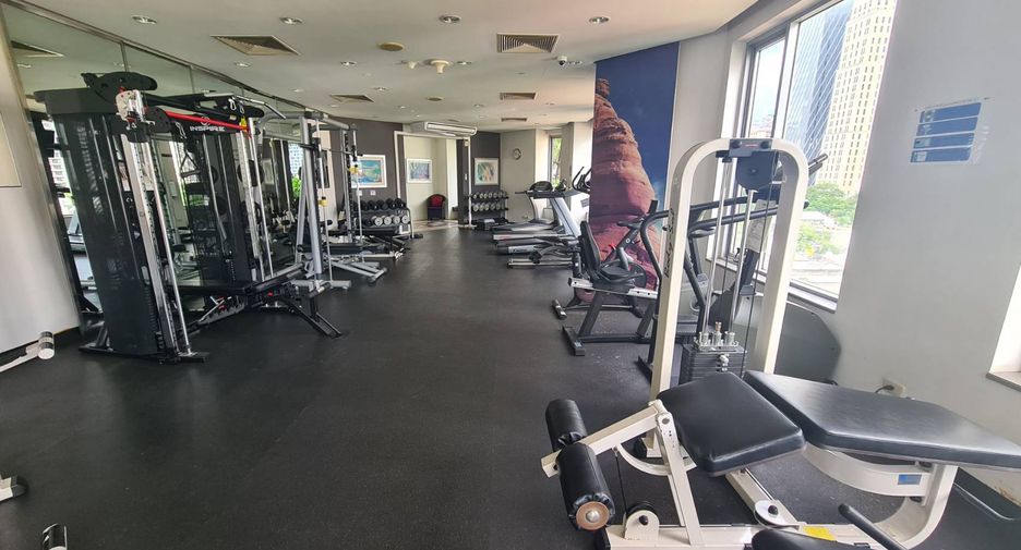 For rent 3 bedrooms condo in Pathum Wan, Bangkok