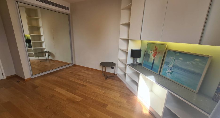 For rent 3 bedrooms condo in Pathum Wan, Bangkok