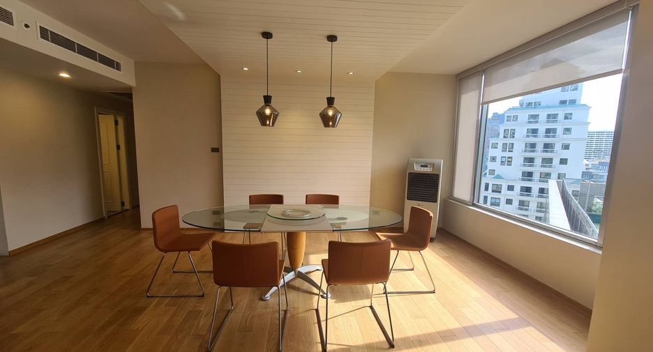 For rent 3 bedrooms condo in Pathum Wan, Bangkok