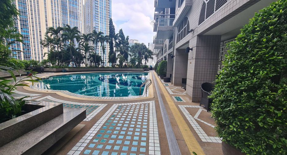 For rent 3 bedrooms condo in Pathum Wan, Bangkok