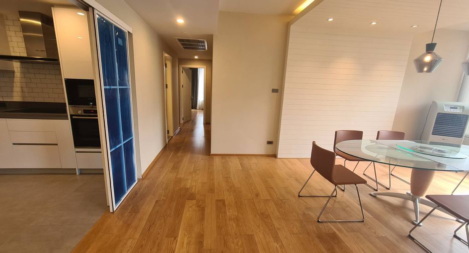 For rent 3 bedrooms condo in Pathum Wan, Bangkok