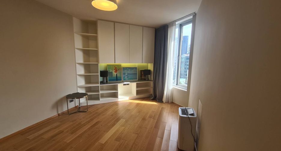 For rent 3 bedrooms condo in Pathum Wan, Bangkok