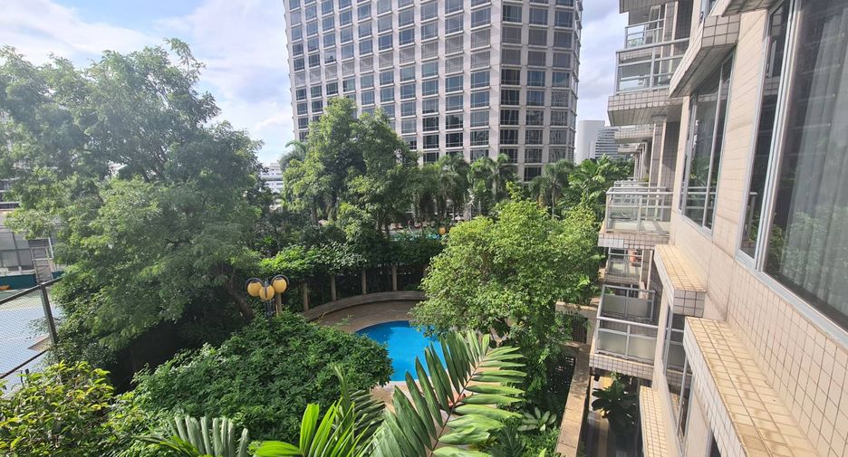For rent 3 bedrooms condo in Pathum Wan, Bangkok