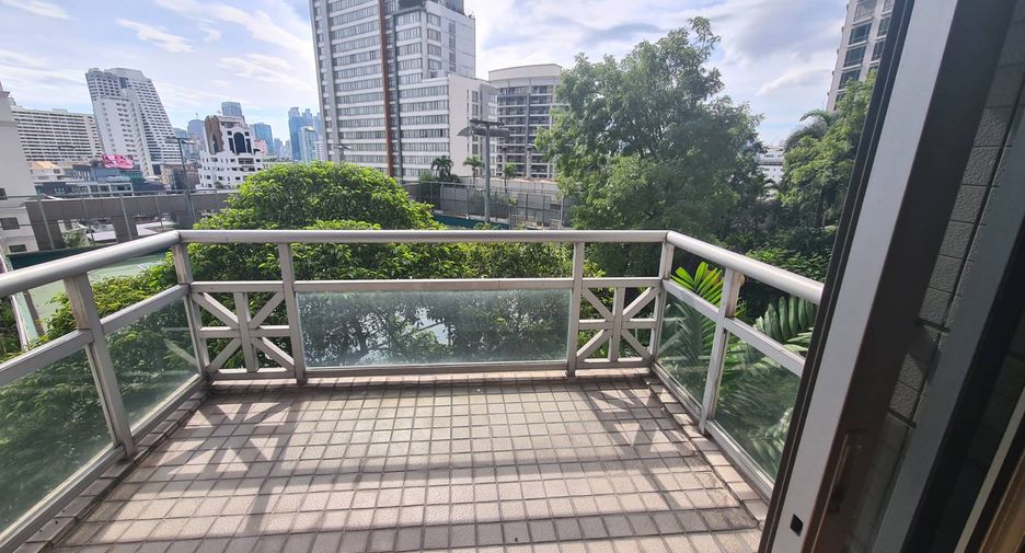 For rent 3 bedrooms condo in Pathum Wan, Bangkok