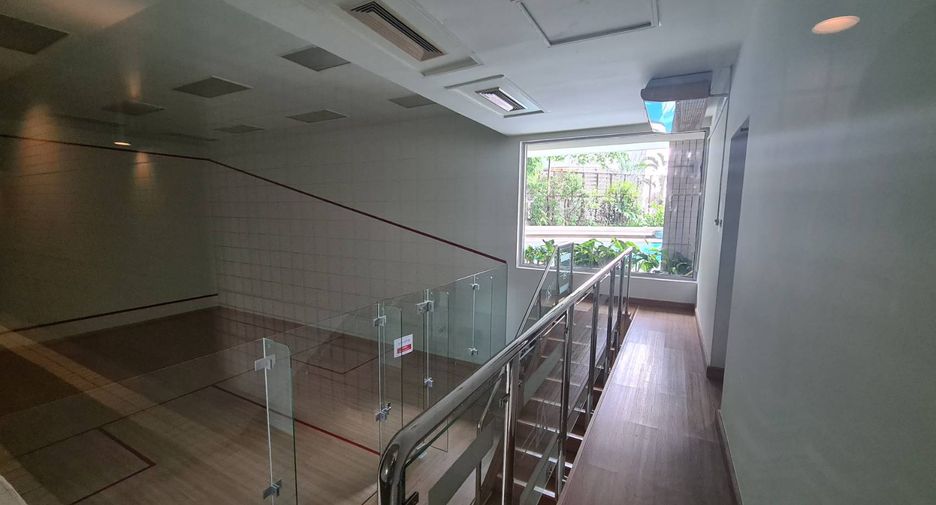 For rent 3 bedrooms condo in Pathum Wan, Bangkok