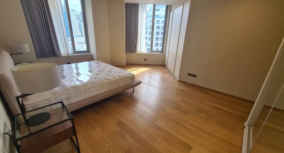 For rent 3 bedrooms condo in Pathum Wan, Bangkok