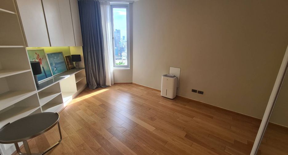 For rent 3 bedrooms condo in Pathum Wan, Bangkok