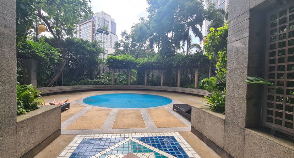 For rent 3 bedrooms condo in Pathum Wan, Bangkok