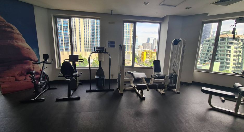 For rent 3 bedrooms condo in Pathum Wan, Bangkok