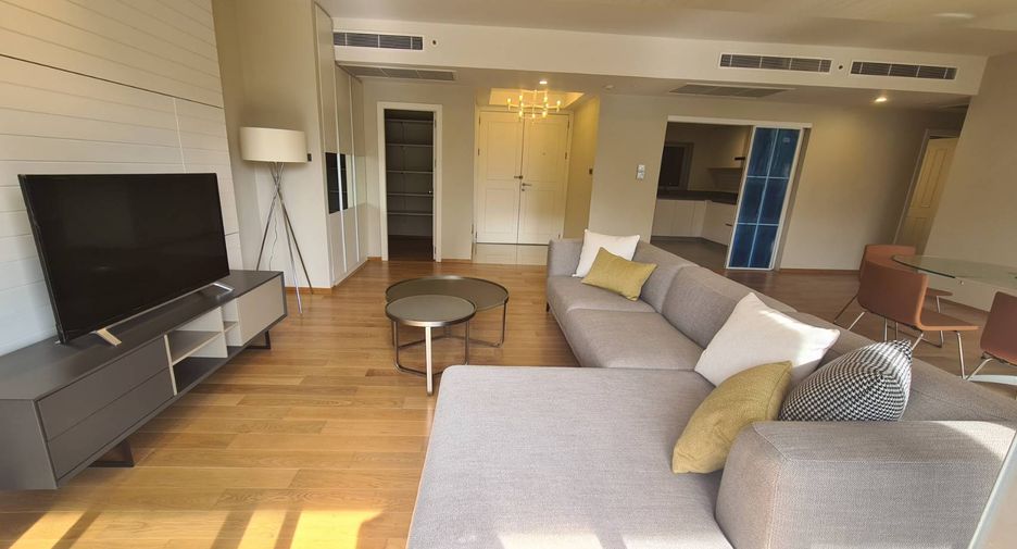 For rent 3 bedrooms condo in Pathum Wan, Bangkok