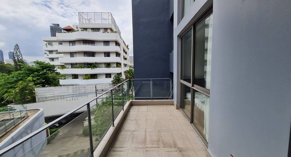 For rent 3 bedrooms condo in Watthana, Bangkok