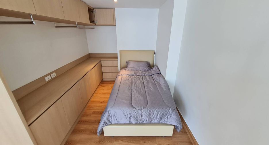 For rent 3 bedrooms condo in Watthana, Bangkok