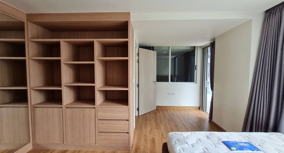 For rent 3 bedrooms condo in Watthana, Bangkok