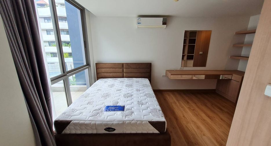 For rent 3 bedrooms condo in Watthana, Bangkok