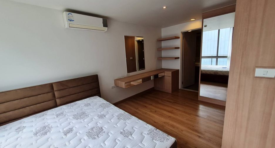For rent 3 bedrooms condo in Watthana, Bangkok