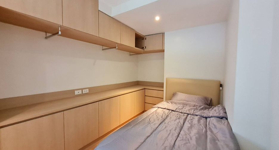 For rent 3 bedrooms condo in Watthana, Bangkok