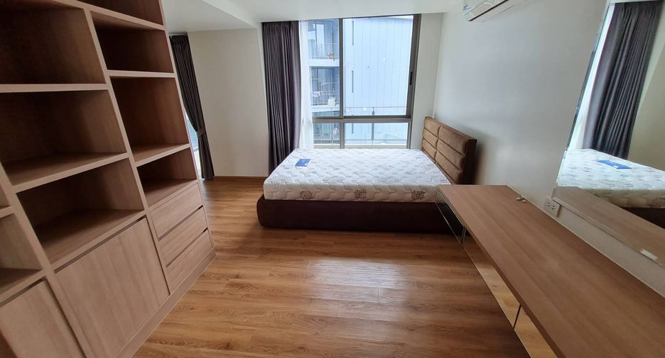 For rent 3 bedrooms condo in Watthana, Bangkok