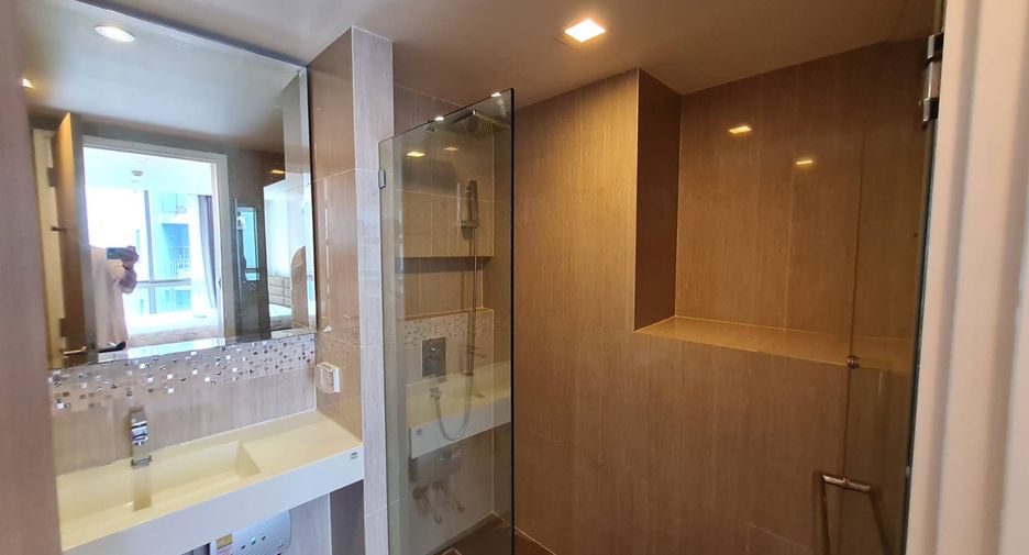 For rent 3 bedrooms condo in Watthana, Bangkok