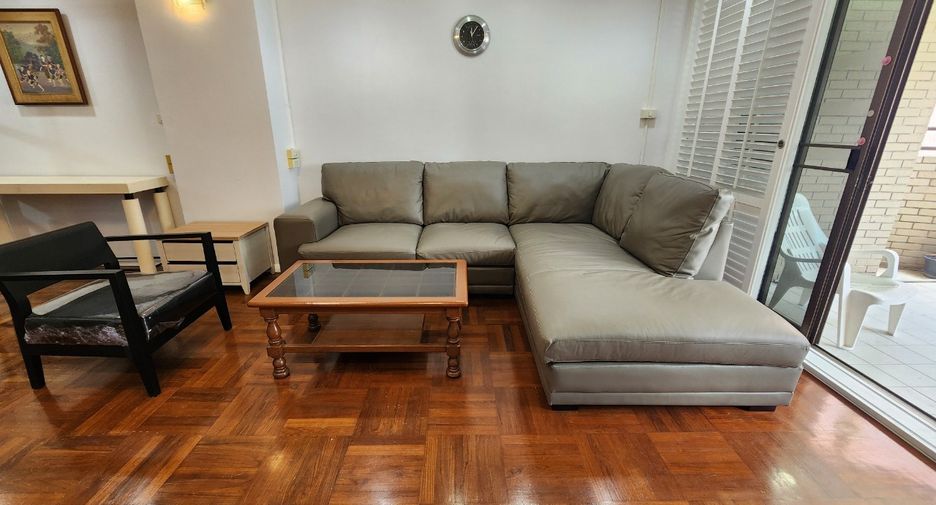 For rent 3 bedrooms condo in Khlong Toei, Bangkok
