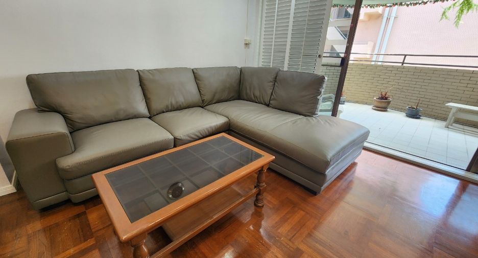 For rent 3 bedrooms condo in Khlong Toei, Bangkok