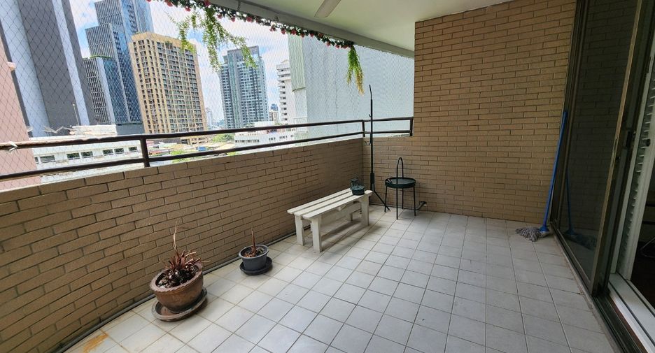 For rent 3 bedrooms condo in Khlong Toei, Bangkok