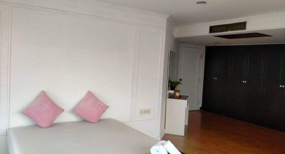 For rent 3 bedrooms condo in Watthana, Bangkok