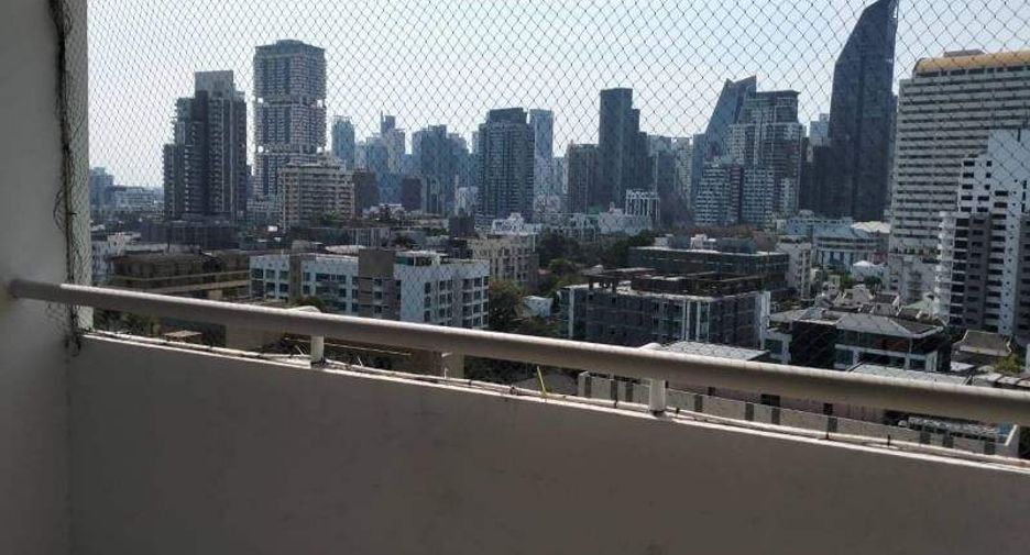 For rent 3 bedrooms condo in Watthana, Bangkok