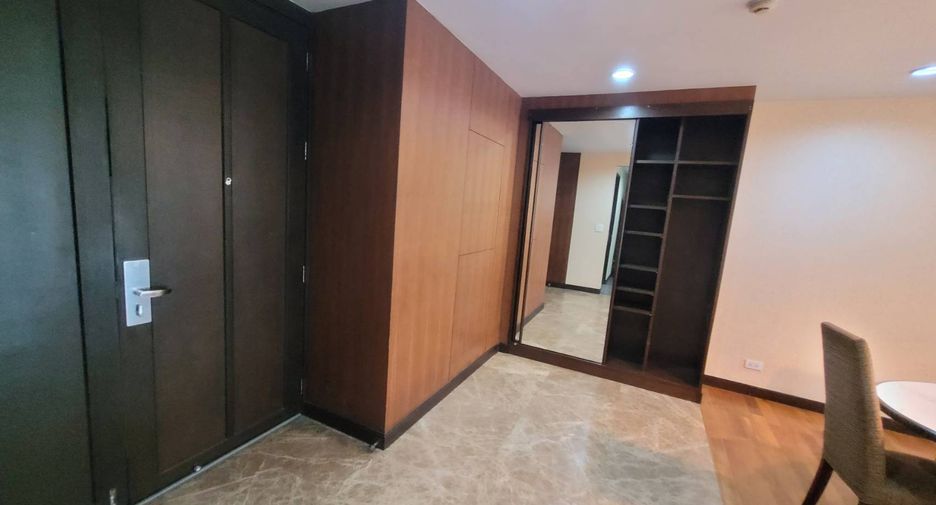 À louer 3 chambres condo à Watthana, Bangkok