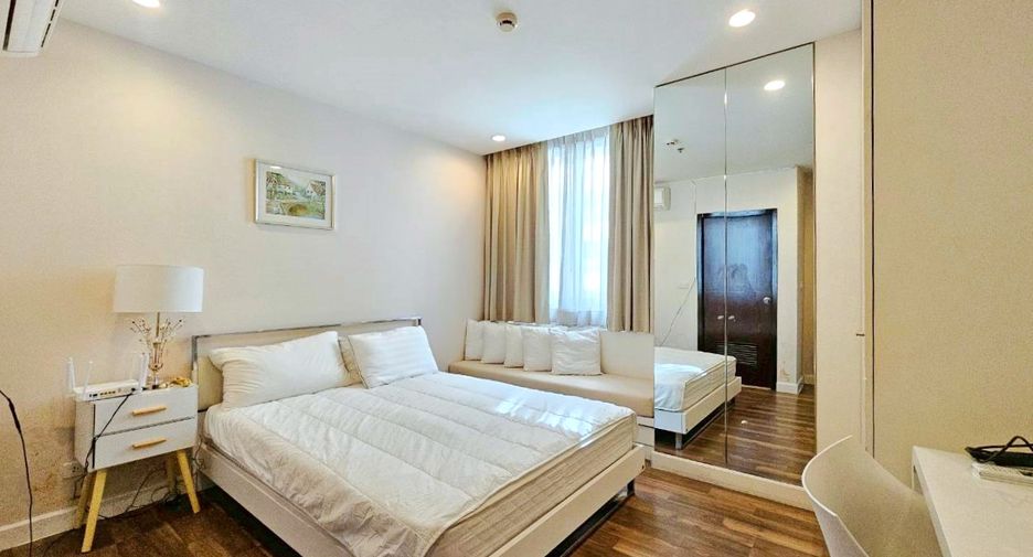 For rent 2 bedrooms condo in Pathum Wan, Bangkok
