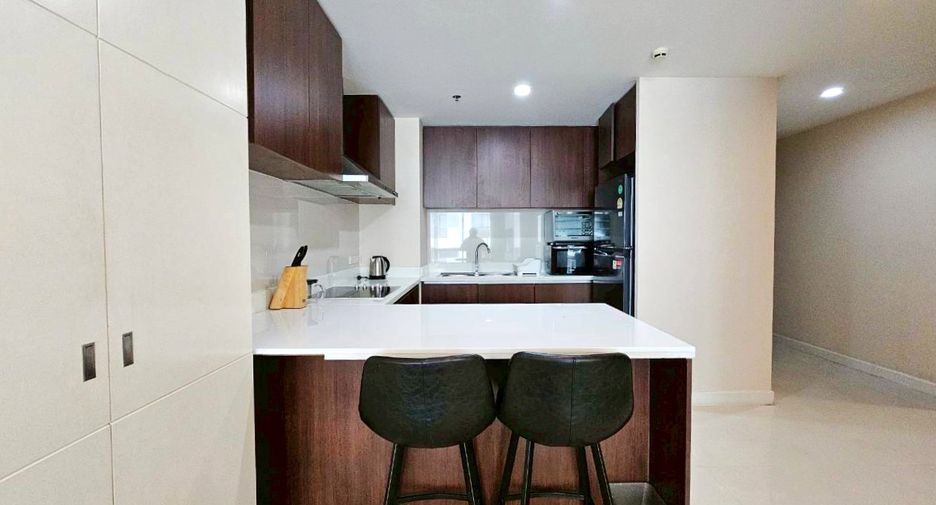 For rent 2 bedrooms condo in Pathum Wan, Bangkok