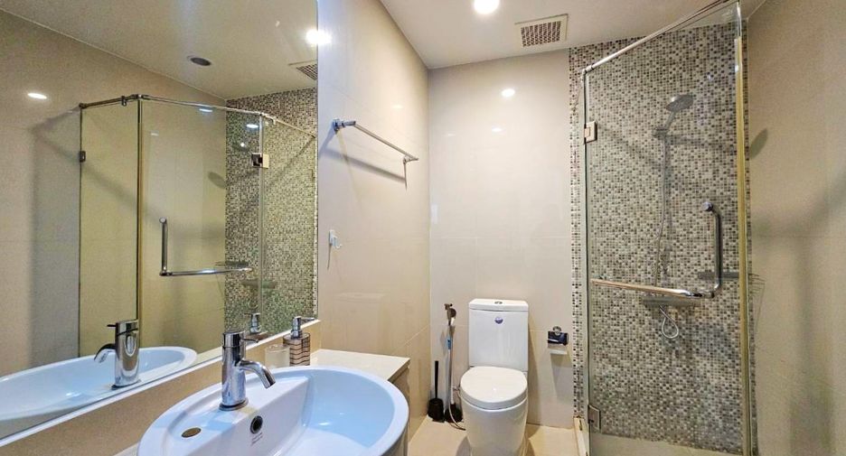 For rent 2 bedrooms condo in Pathum Wan, Bangkok
