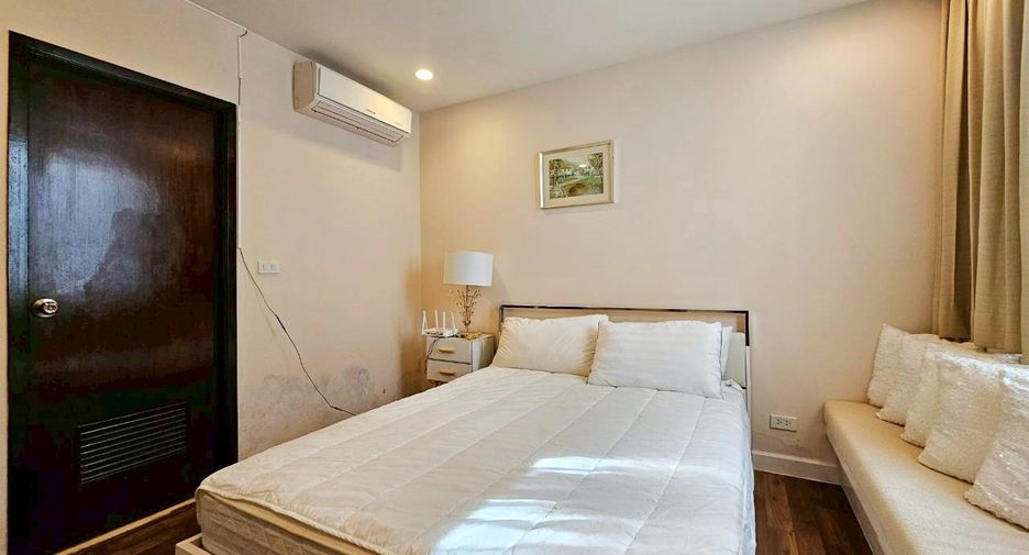 For rent 2 bedrooms condo in Pathum Wan, Bangkok