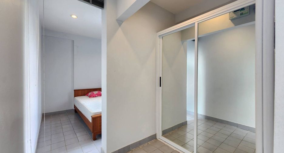 ให้เช่า 4 ห้องนอน คอนโด ใน วัฒนา, กรุงเทพฯ