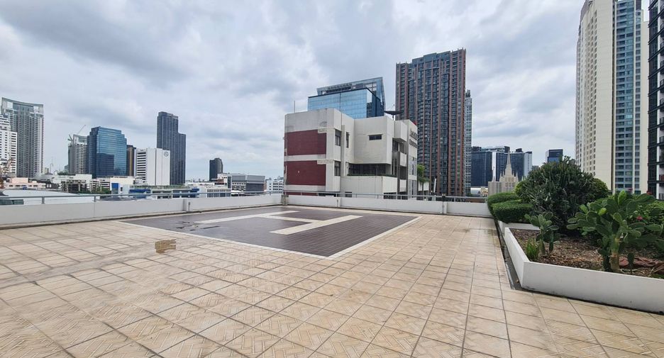 For rent 2 bedrooms condo in Watthana, Bangkok